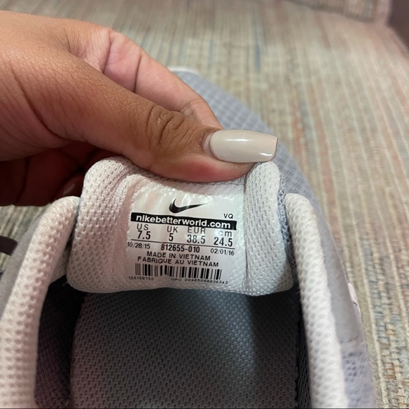 Nike Shoes - Picture 3 of 4